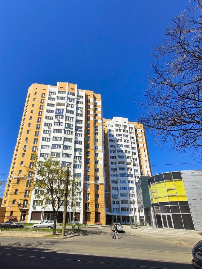 Apartment near stadio Metalist Charkiv Exteriör bild